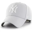 gorra-curva-gris-plata-snapback-de-new-york-yankees-mlb-mvp-de-47-brand