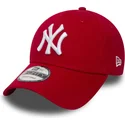 czerwona-regulowana-czapka-z-zakrzywionym-daszkiem-9forty-essential-new-york-yankees-mlb-new-era
