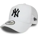 vit-trucker-keps-med-svart-essential-a-frame-logotyp-fran-new-york-yankees-mlb-av-new-era