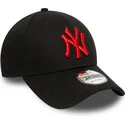 svart-bojd-justerbar-keps-med-rod-logotyp-9forty-league-essential-fran-new-york-yankees-mlb-av-new-era