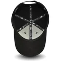 schwarze-verstellbare-kappe-mit-gebogenem-schirm-und-weissem-logo-9forty-league-essential-der-chicago-bulls-nba-von-new-era