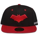 gorra-plana-negra-y-roja-snapback-red-hood-logo-dc-comics-de-difuzed