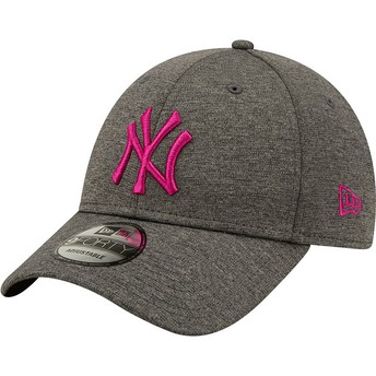New Era Curved Brim 9FORTY Shadow Tech New York Yankees MLB Grey Adjustable Cap with Pink Logo