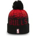 svart-och-rod-mossa-med-tofs-sport-cuff-av-chicago-bulls-nba-fran-new-era