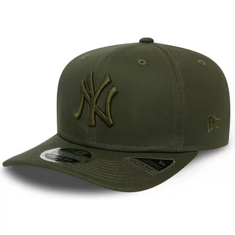 New Era Curved Brim Green Logo 9FIFTY Stretch Snap League Essential New York Yankees MLB Green Snapback Cap