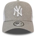 gorra-trucker-gris-y-blanca-a-frame-jersey-essential-de-new-york-yankees-mlb-de-new-era