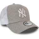 gorra-trucker-gris-y-blanca-a-frame-jersey-essential-de-new-york-yankees-mlb-de-new-era