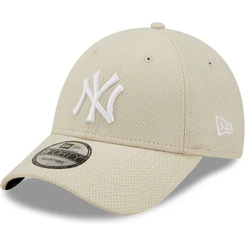 Ρυθμιζόμενο καπέλο με καμπύλη γείσο 9FORTY Diamond Era των New York Yankees MLB από τη New Era σε μπεζ χρώμα.