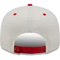 gorra-plana-blanca-y-roja-snapback-9fifty-white-crown-de-chicago-bulls-nba-de-new-era