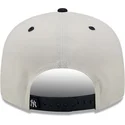 gorra-plana-blanca-y-negra-snapback-9fifty-white-crown-de-new-york-yankees-mlb-de-new-era
