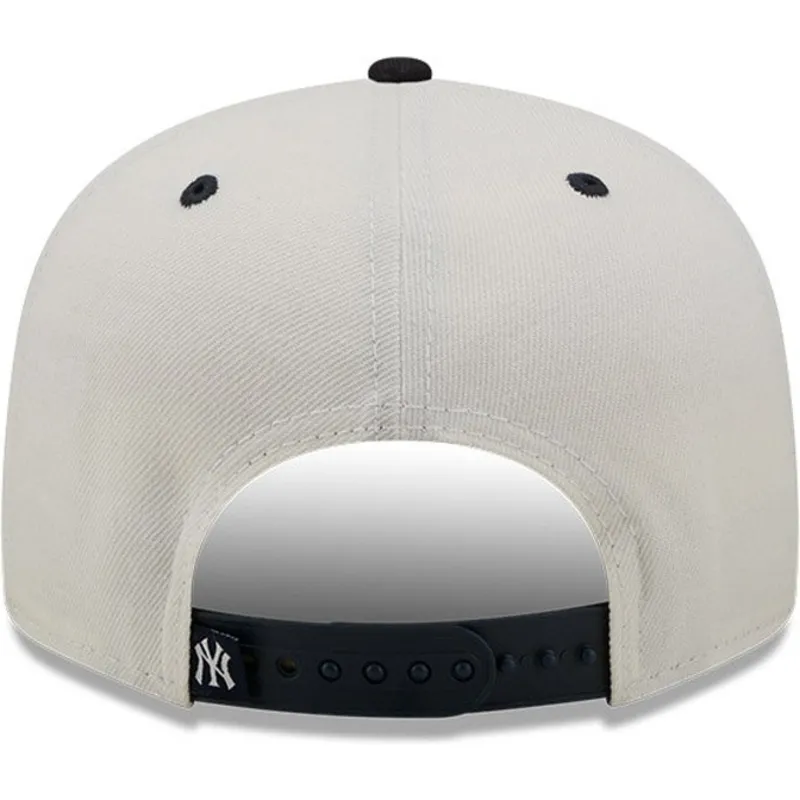 gorra-plana-blanca-y-negra-snapback-9fifty-white-crown-de-new-york-yankees-mlb-de-new-era