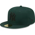 dunkelgrune-eng-anliegende-59fifty-league-essential-cap-der-new-york-yankees-mlb-von-new-era