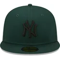 dunkelgrune-eng-anliegende-59fifty-league-essential-cap-der-new-york-yankees-mlb-von-new-era