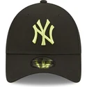 gorra-curva-negra-ajustable-con-logo-verde-9forty-league-essential-de-new-york-yankees-mlb-de-new-era