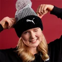 gorro-negro-y-gris-con-pompon-para-mujer-de-puma