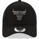 czapka-trucker-czarna-z-czarnym-logo-9forty-a-frame-tonal-chicago-bulls-nba-new-era
