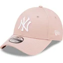 casquette-courbee-rose-ajustable-avec-logo-blanc-9forty-league-essential-new-york-yankees-mlb-new-era