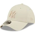 gorra-curva-beige-ajustada-con-logo-beige-39thirty-league-essential-de-new-york-yankees-mlb-de-new-era