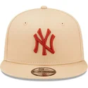 gorra-plana-beige-snapback-9fifty-league-essential-de-new-york-yankees-mlb-de-new-era