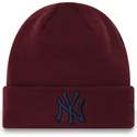 bonnet-grenat-avec-logo-bleu-marine-cuff-league-essential-new-york-yankees-mlb-new-era