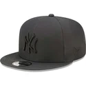 gorra-plana-negra-snapback-con-logo-negro-9fifty-gore-tex-de-new-york-yankees-mlb-de-new-era