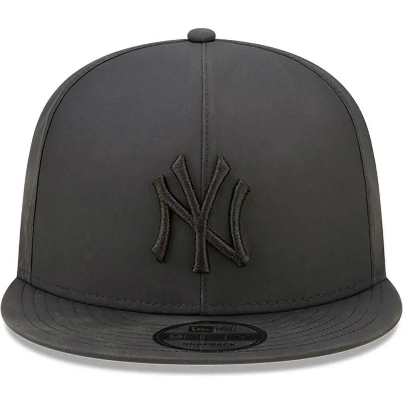 gorra-plana-negra-snapback-con-logo-negro-9fifty-gore-tex-de-new-york-yankees-mlb-de-new-era