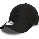 czarna-zakrzywiona-czapka-regulowana-dla-dzieci-z-czarnym-logo-9forty-league-essential-new-york-yankees-mlb-new-era
