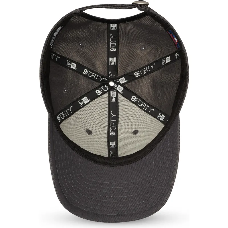 gra-bojd-justerbar-keps-med-gra-logotyp-9forty-diamond-era-fran-new-york-yankees-mlb-av-new-era