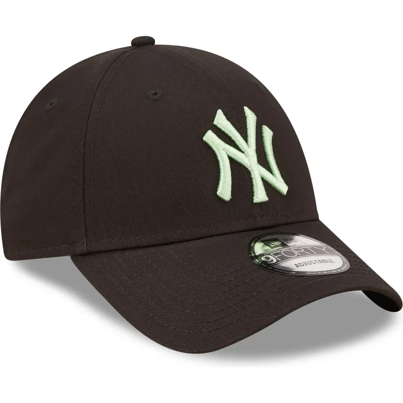 schwarze-verstellbare-curved-cap-mit-grunem-logo-9forty-league-essential-der-new-york-yankees-mlb-von-new-era