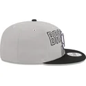 gorra-plana-gris-y-negra-snapback-9fifty-draft-edition-2023-de-brooklyn-nets-nba-de-new-era