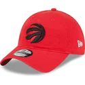 czerwona-zakrzywiona-czapka-regulowana-9twenty-draft-edition-2023-toronto-raptors-nba-od-new-era