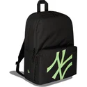 mochila-negra-con-logo-verde-multi-stadium-de-new-york-yankees-mlb-de-new-era