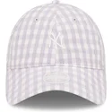 hellviolette-gebogene-verstellbare-damenkappe-9twenty-gingham-der-new-york-yankees-mlb-von-new-era