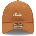 verstellbare-braune-9twenty-leinen-cap-mit-gebogenem-schirm-von-new-era