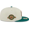 gorra-plana-gris-y-verde-ajustada-con-logo-marron-59fifty-camp-de-new-york-yankees-mlb-de-new-era