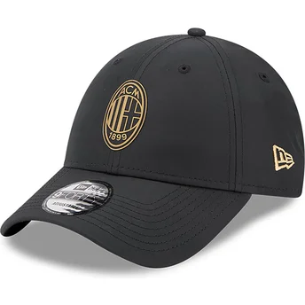 Czarna zakrzywiona regulowana czapka z daszkiem z złotym logo 9FORTY AC Milan Serie A od New Era