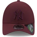 casquette-courbee-grenat-ajustable-avec-logo-grenat-9forty-repreve-new-york-yankees-mlb-new-era