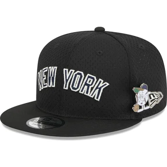 Schwarze flache Snapback-Kappe 9FIFTY Post-Up Pin der New York Yankees MLB von New Era