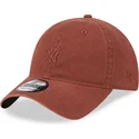 gorra-curva-marron-ajustable-con-logo-marron-9twenty-mini-logo-de-new-york-yankees-mlb-de-new-era