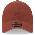 gorra-curva-marron-ajustable-con-logo-marron-9twenty-mini-logo-de-new-york-yankees-mlb-de-new-era