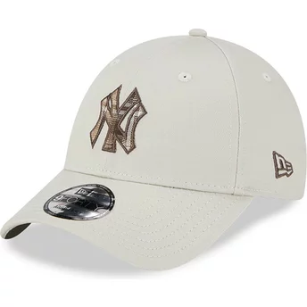 New Era Curved Brim 9FORTY Check Infill New York Yankees MLB Beige Adjustable Cap