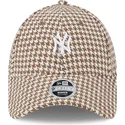 casquette-courbee-marron-et-blanche-ajustable-pour-femme-9forty-houndstooth-new-york-yankees-mlb-new-era