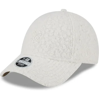 Gorra curva beige ajustable para mujer 9FORTY Hypertexture de New York Yankees MLB de New Era