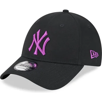 New Era Curved Brim Purple Logo 9FORTY League Essential New York Yankees MLB Black Adjustable Cap