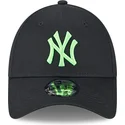 gorra-curva-negra-ajustable-con-logo-verde-9forty-neon-de-new-york-yankees-mlb-de-new-era