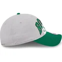 boston-celtics-nba-new-era-9twenty-tip-off-2023-verstellbare-graue-und-grune-kappe-mit-gebogenem-schirm