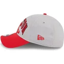 gorra-curva-gris-y-roja-ajustable-9twenty-tip-off-2023-de-houston-rockets-nba-de-new-era