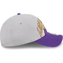 gorra-curva-gris-y-violeta-ajustable-9twenty-tip-off-2023-de-los-angeles-lakers-nba-de-new-era