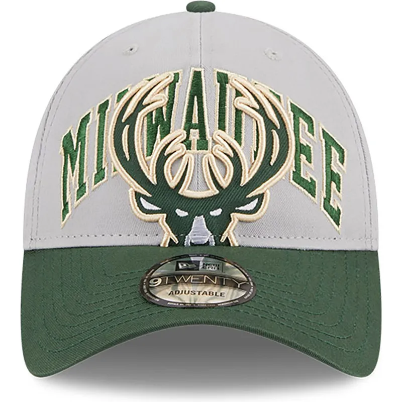 verstellbare-graue-und-grune-9twenty-tip-off-2023-kappe-der-milwaukee-bucks-nba-von-new-era