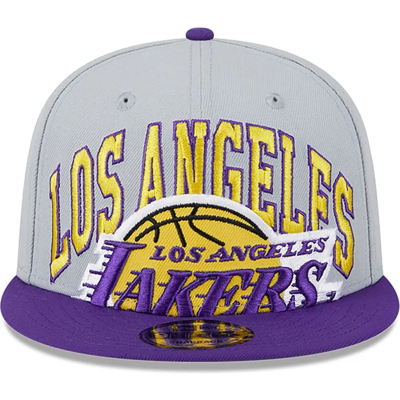 gra-och-lila-platt-keps-snapback-9fifty-tip-off-2023-fran-los-angeles-lakers-nba-av-new-era